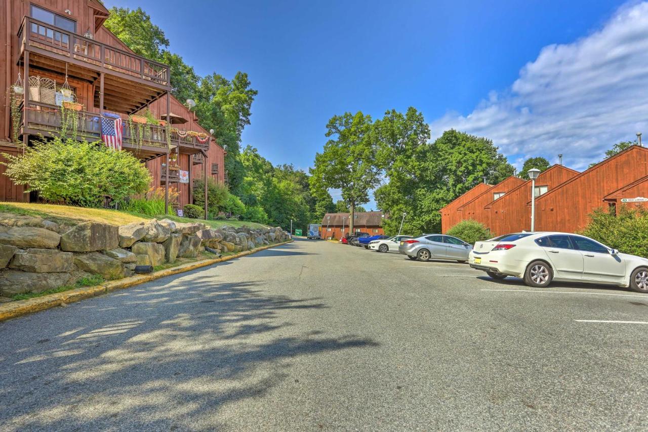 Vernon Township Condo With Balcony Near Ski Lifts! Exterior photo