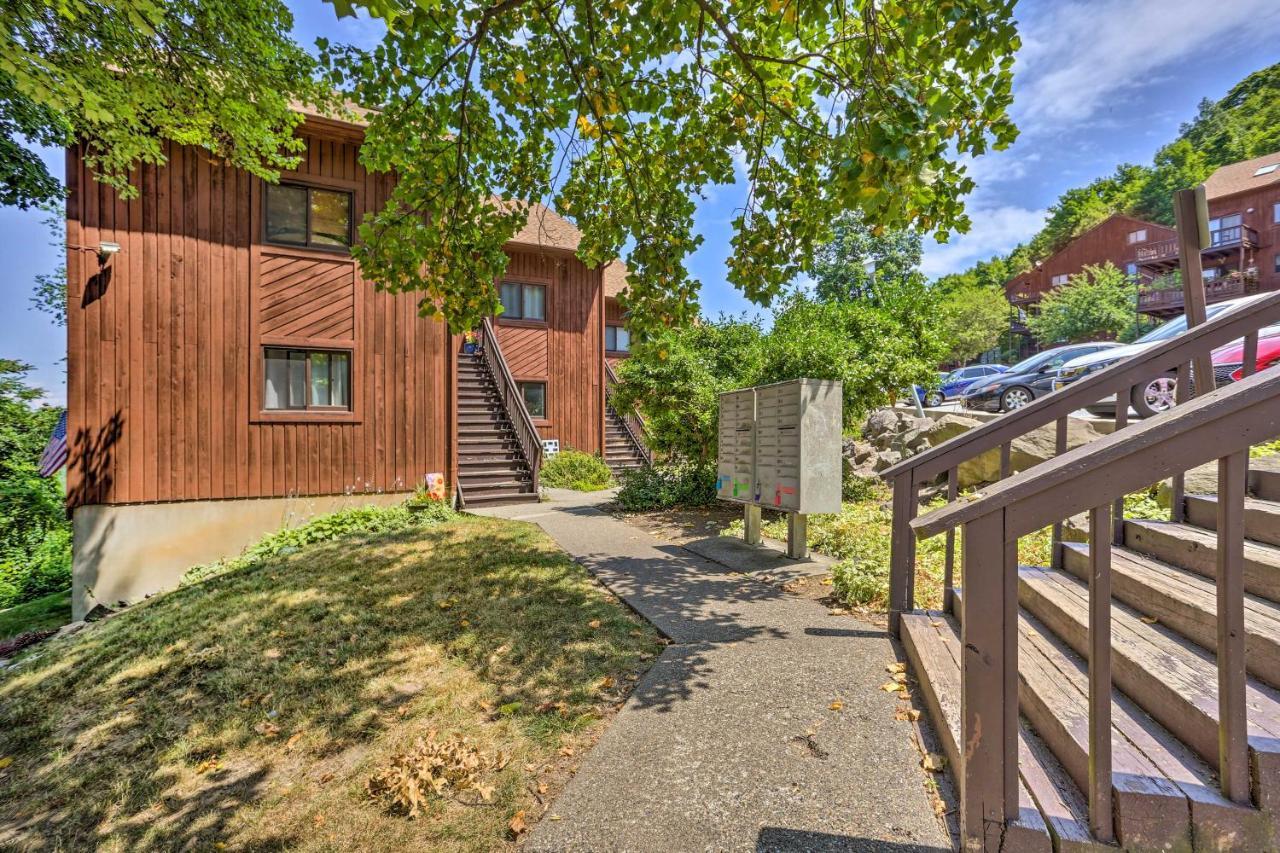 Vernon Township Condo With Balcony Near Ski Lifts! Exterior photo